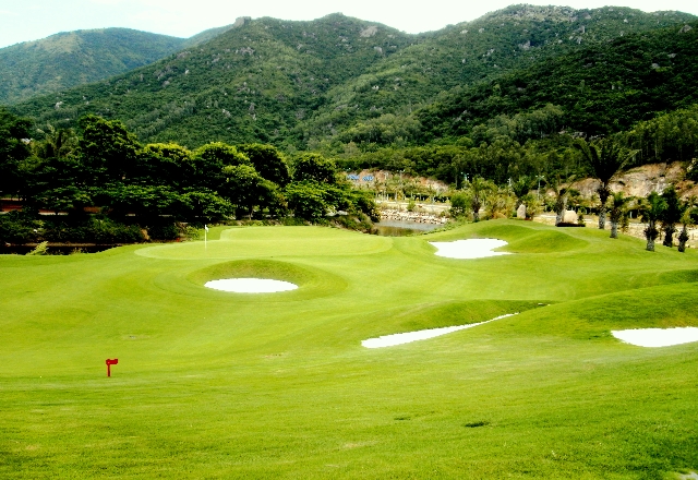 Diamond Bay Golf & Villas (